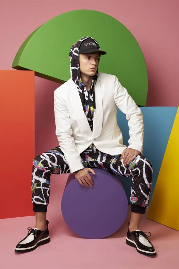 Look masculino de Resort 2021 da Moschino