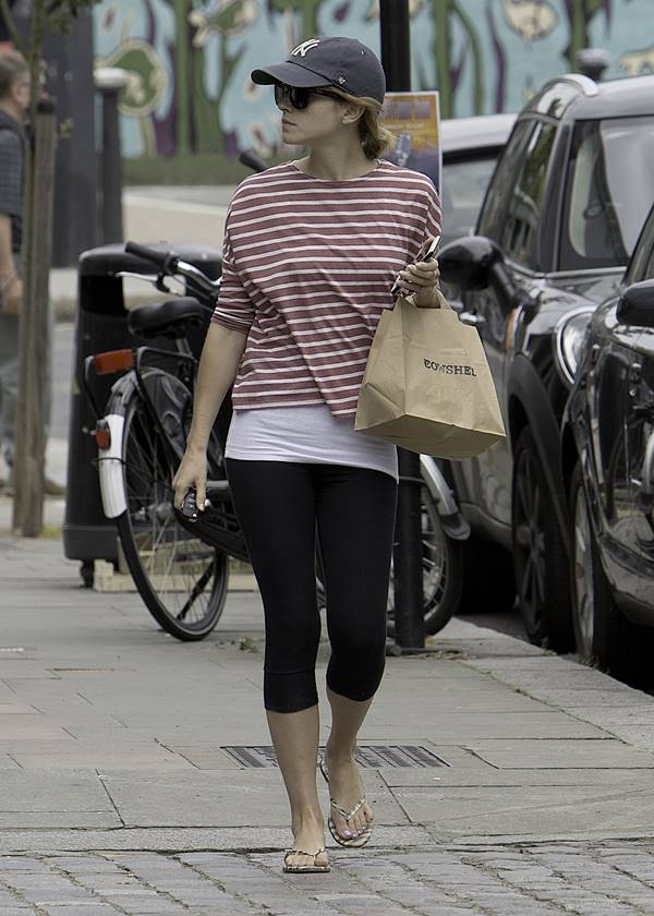 Atriz Emma Watson no street style