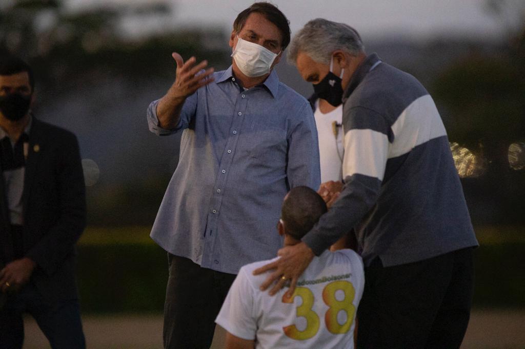 Bolsonaro na portaria do Alvorada