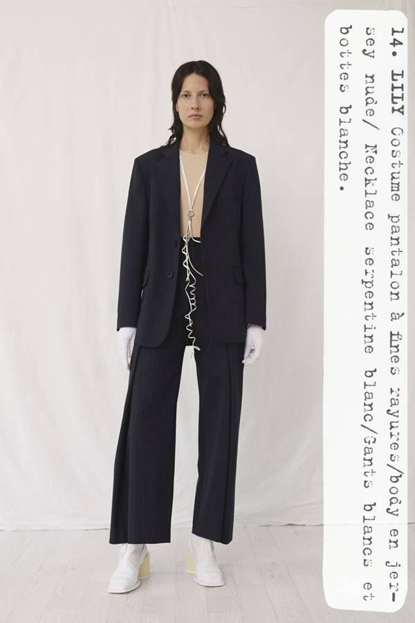 Modelo em campanha de resort 2021 da MM6 Maison Margiela