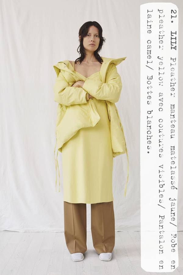 Modelo em campanha de resort 2021 da MM6 Maison Margiela