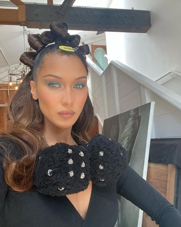 Bella Hadid usa Chrome Hearts