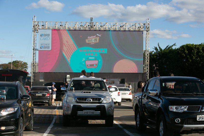 Festival Drive-in Aeroporto com Show Adriana Samartini