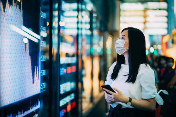 mulher asiatica no mercado de trabalho