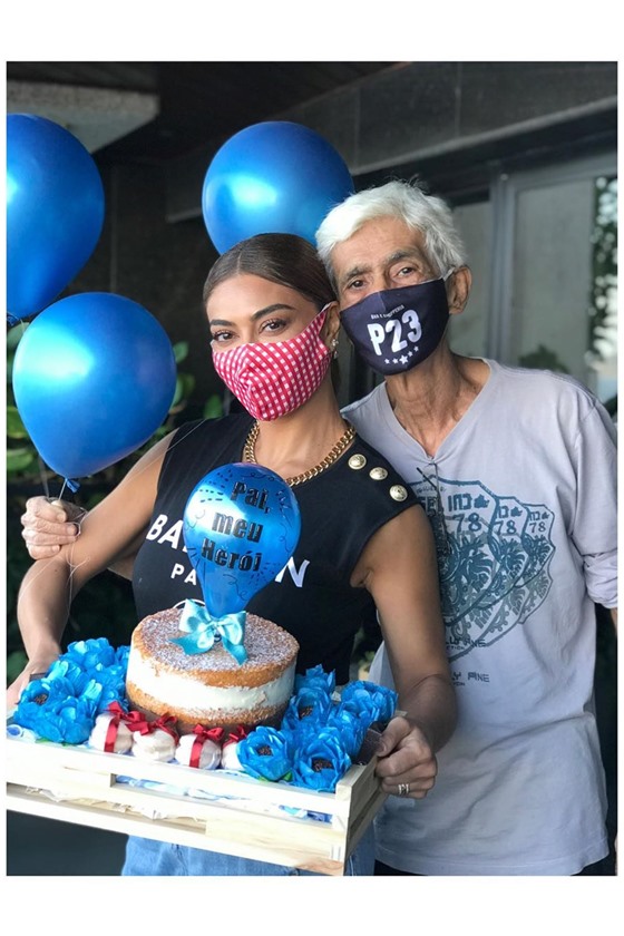 Juliana Paes e o pai