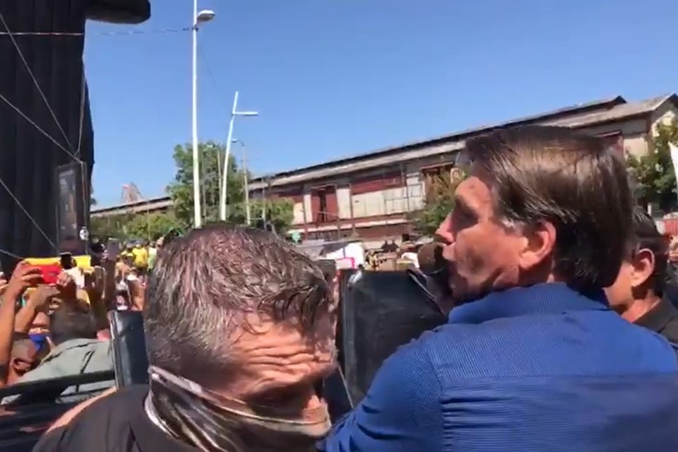 Bolsonaro provoca aglomeração no Pará