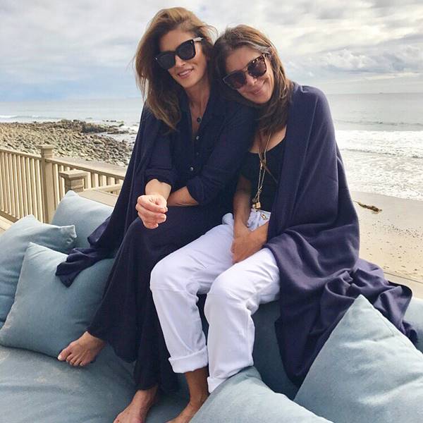 Modelo Cindy Crawford e Lyndie Benson, fundadora da Bleusalt