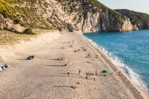 Praia em Milos, na Grécia