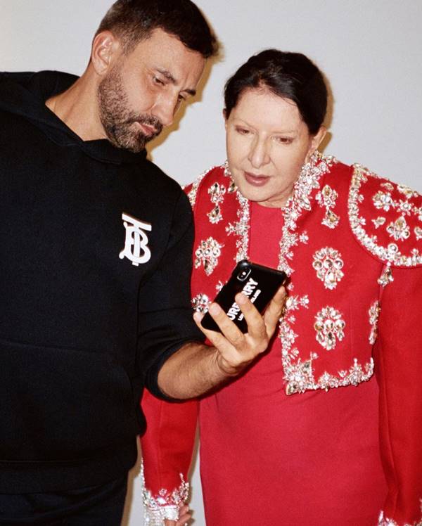 Marina Abramovic com Riccardo Tisci, diretor criativo da Burberry