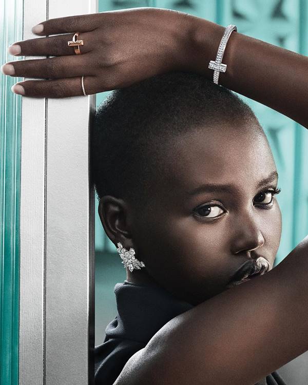 Modelo Adut Akech em campanha da Tiffany & Co.