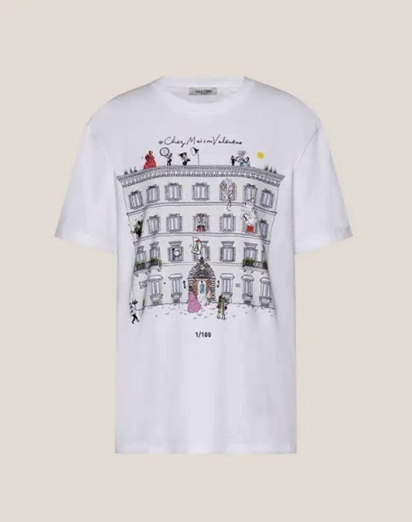 Camiseta branca da Valentino com ilustração de Joana Avillez