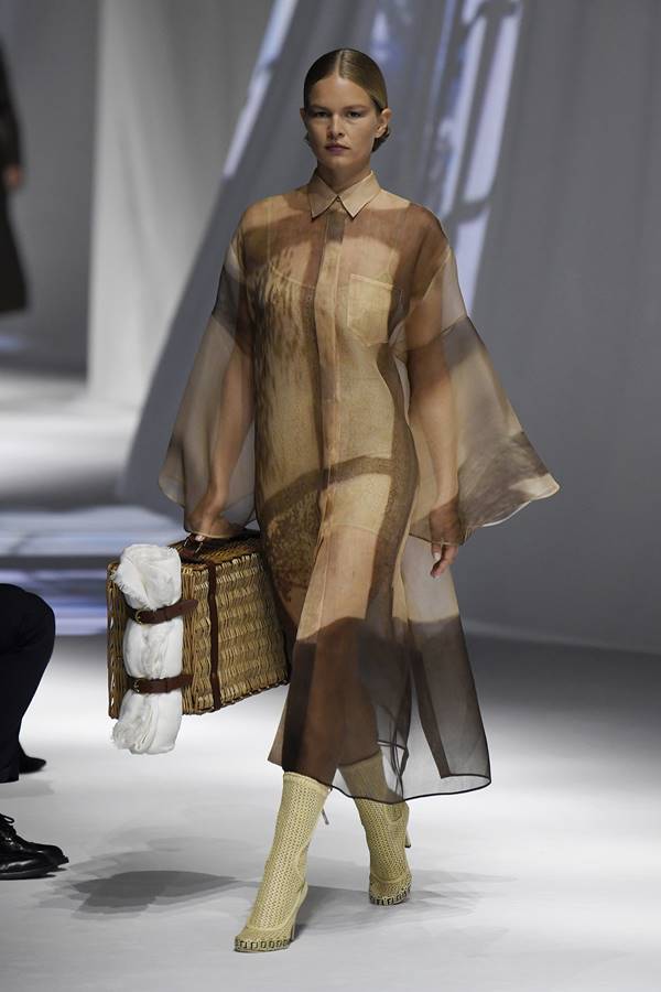 Look da passarela da Fendi de primavera/verão 2021