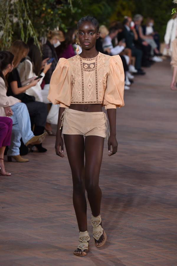 Look da grife Alberta Ferretti de primavera/verão 2021