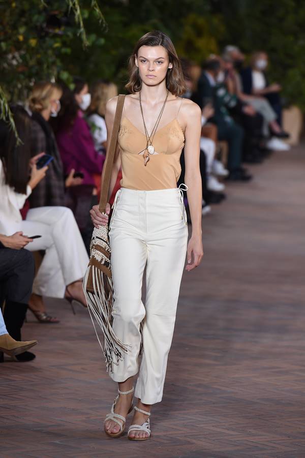 Look da grife Alberta Ferretti de primavera/verão 2021