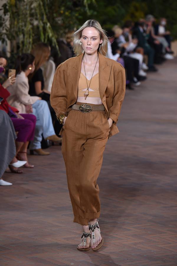 Look da grife Alberta Ferretti de primavera/verão 2021