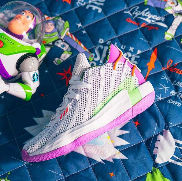 Tênis da Adidas inspirado em Toy Story