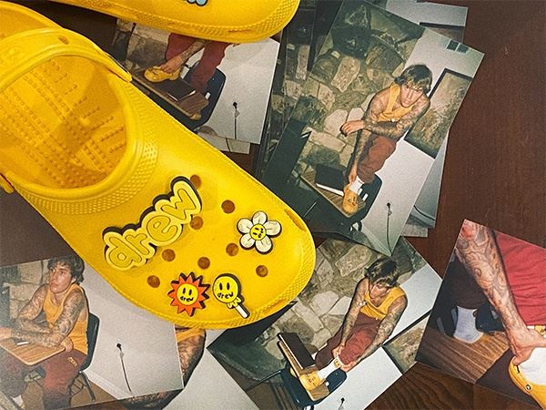 Crocs amarelo