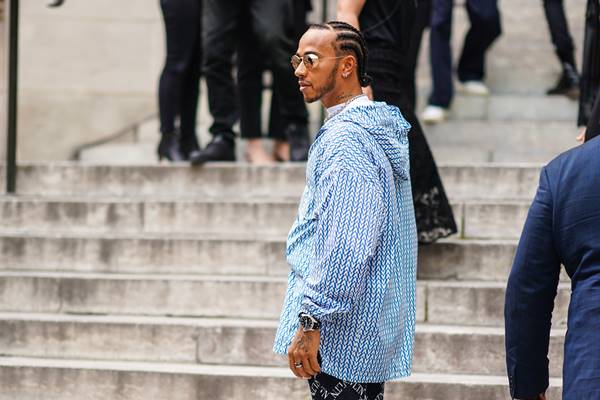 Lewis Hamilton no street style de Paris