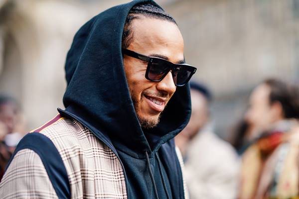 Lewis Hamilton no street style de Paris