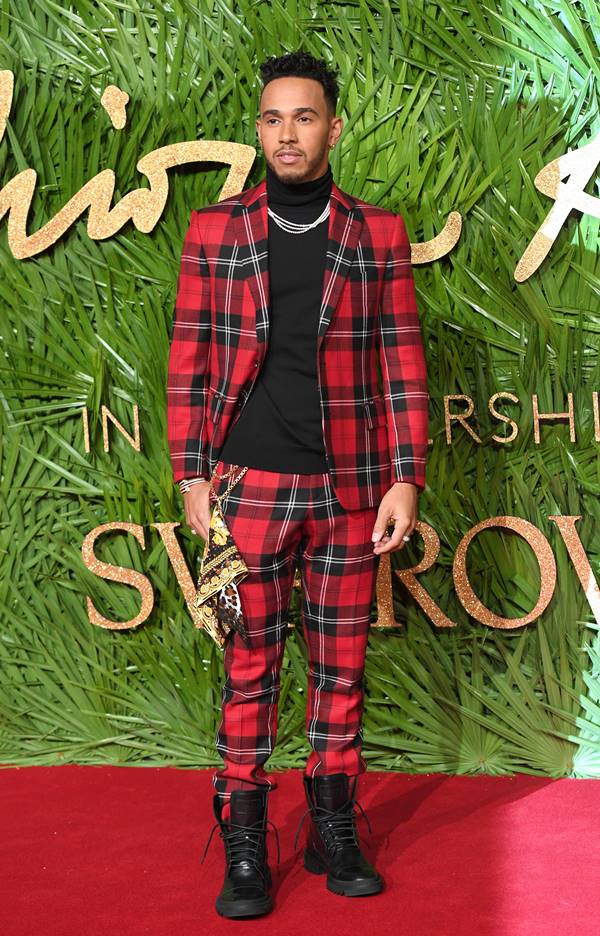 Lewis Hamilton em evento de moda