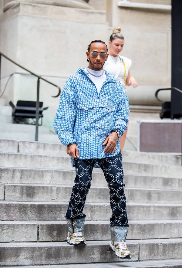 Lewis Hamilton no street style de Paris