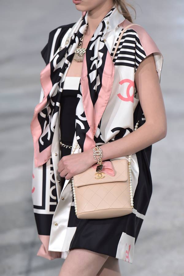 Chanel - bolsa com fechamento flap