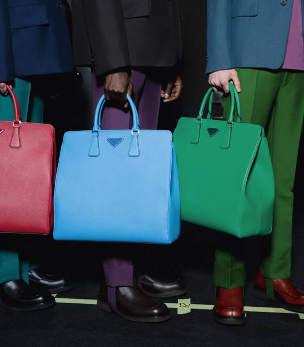 Duas bolsas tote Galleria em couro Saffiano, em azul e verde, únicas e não disponíveis nas lojas