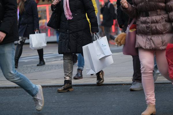 Sacolas de compras na rua