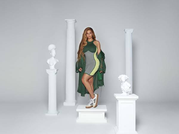 Beyoncé em campanha da segunda coleção Ivy Park x Adidas