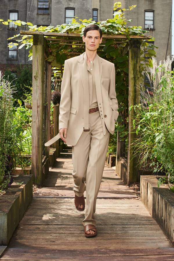 Look da coleção primavera/verão 2021 da Michael Kors Collection