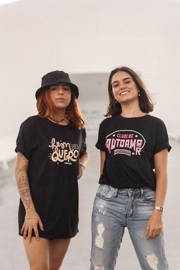 Thais Andrade e Laura Christine assinam camisetas