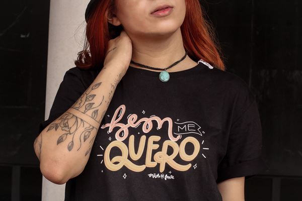  Laura Christine assina camisetas