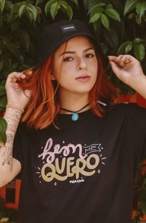  Laura Christine assina camisetas