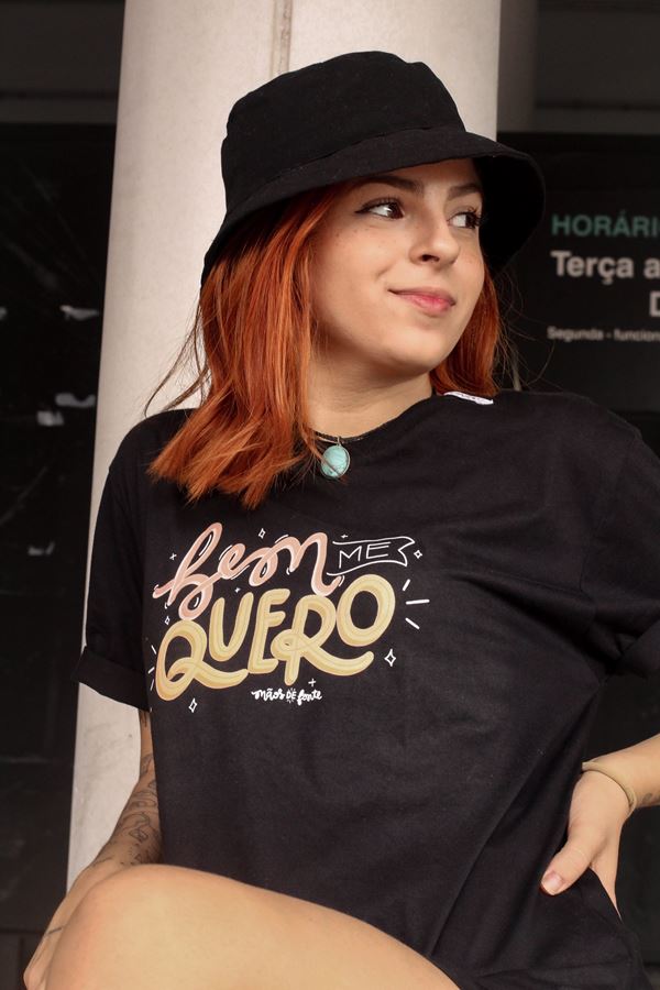  Laura Christine assina camisetas