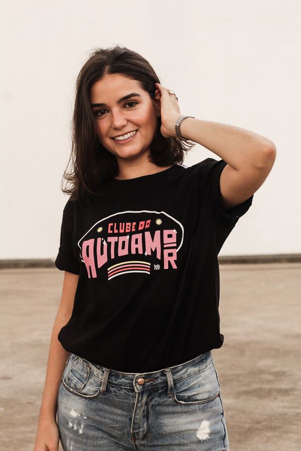 Thais Andrade assina camisetas