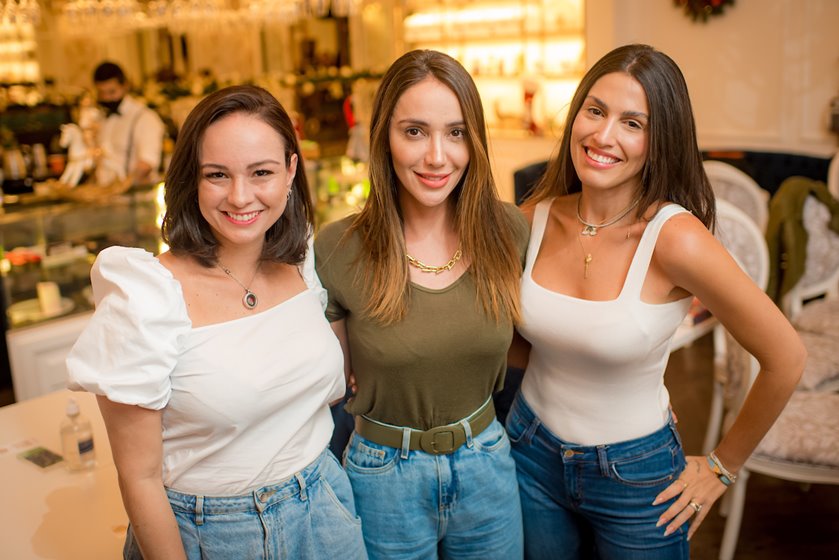 Izabel Arrais, Mariana Lovis e Monnike Falcão