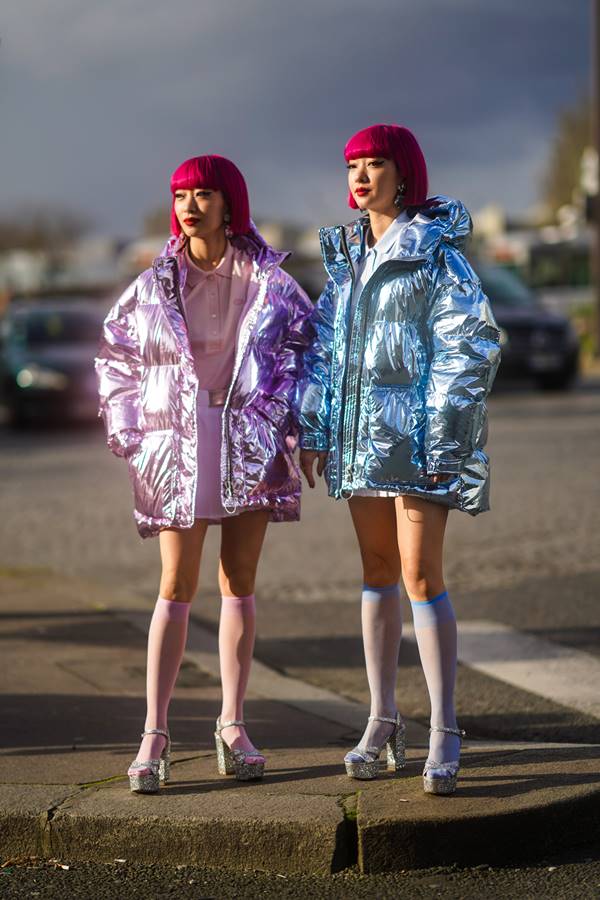 Ami e Aya Suzuki no street style de Paris