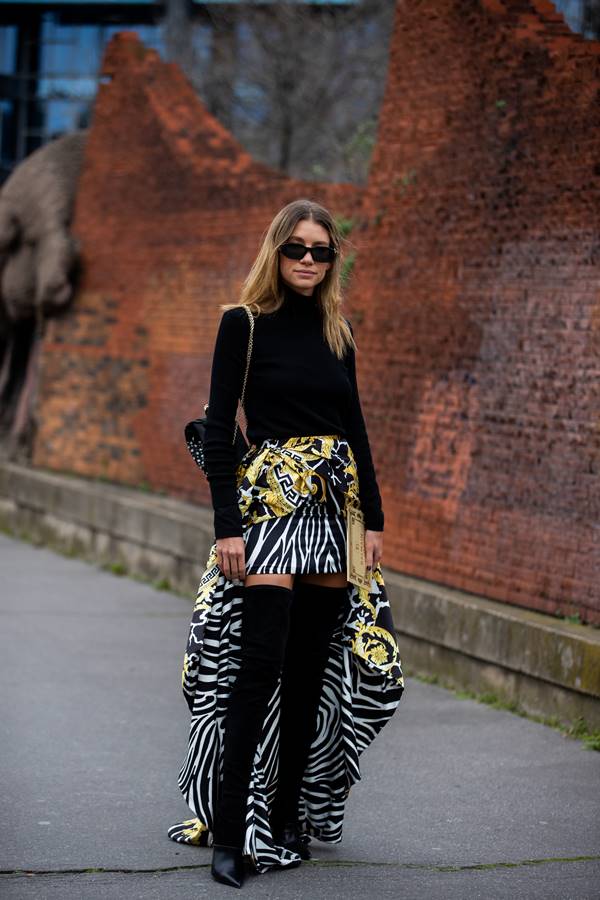 Look de street style com estampa de zebra