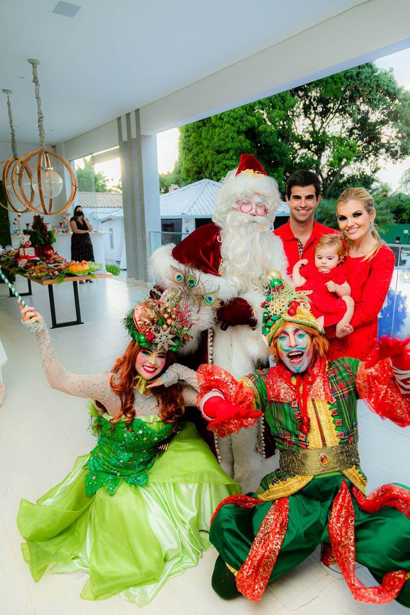 Jorge Paulo Palhares, Isadora Campos, Maria Isabel com os personagens natalinos e, claro, o Papai Noel