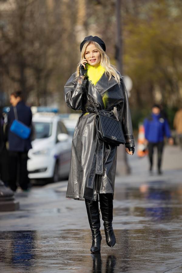 Look de street style com as cores amarelo e cinza