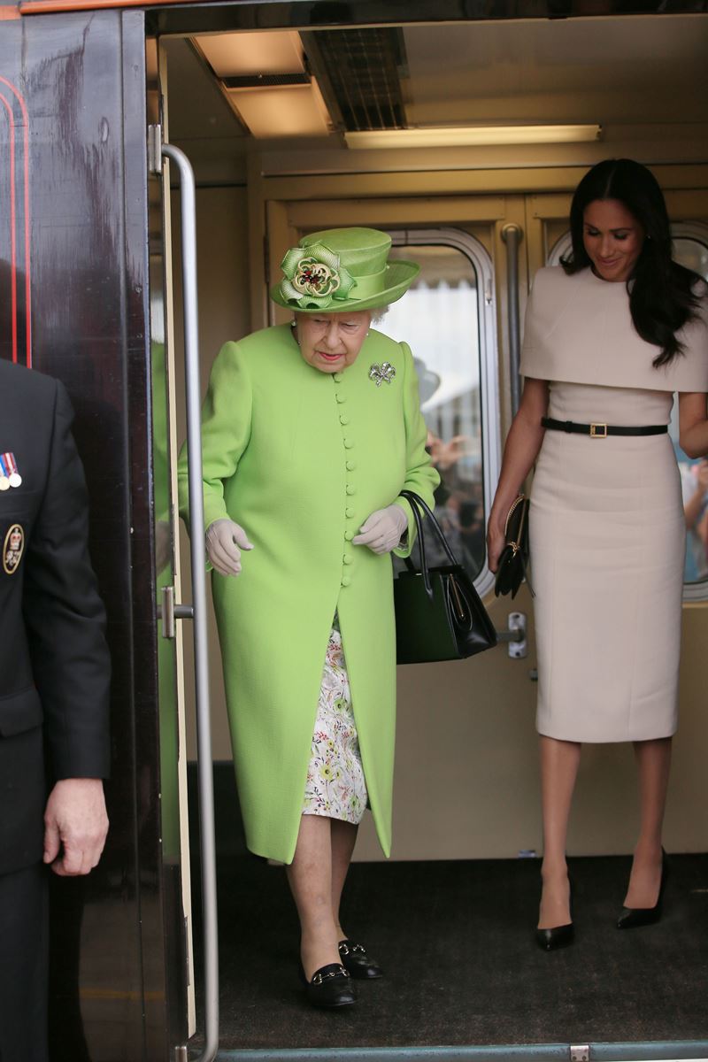 Rainha Elizabeth e Meghan Markle - British Royal Train - Trem Real