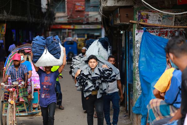 Trabalhadores da moda passam fome