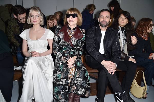 Lucy Boynton, Anna Wintour e Nicolas Ghesquière