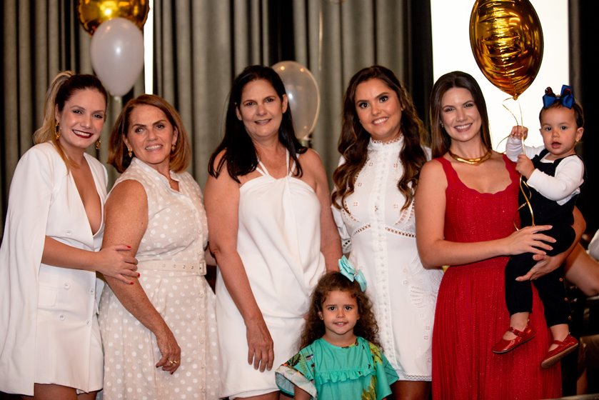 Swamine Lemes, Aloiza Oliveira, Marilda Lemes, Roberta Cintra e Yasmin Lemes Cintra e Helena Barbosa Barroso