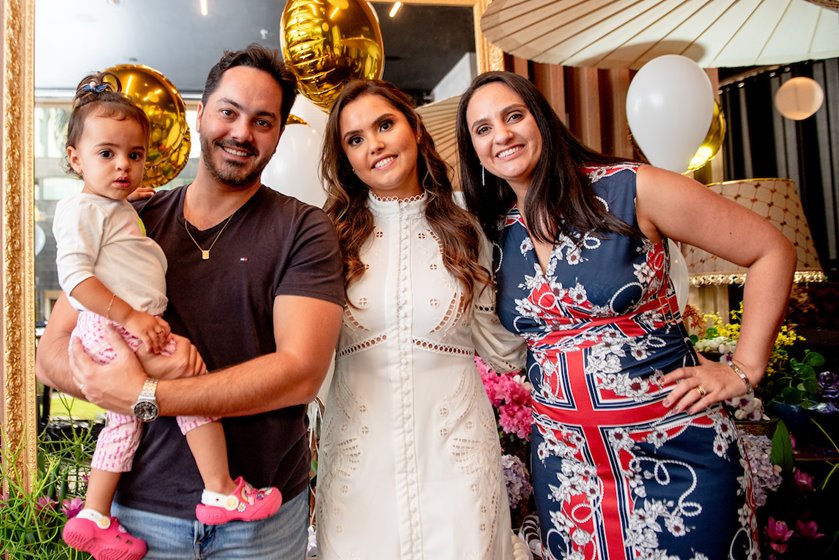 Isabel cm Guilherme Gobbi, Roberta Cintra e Nayara Gobbi