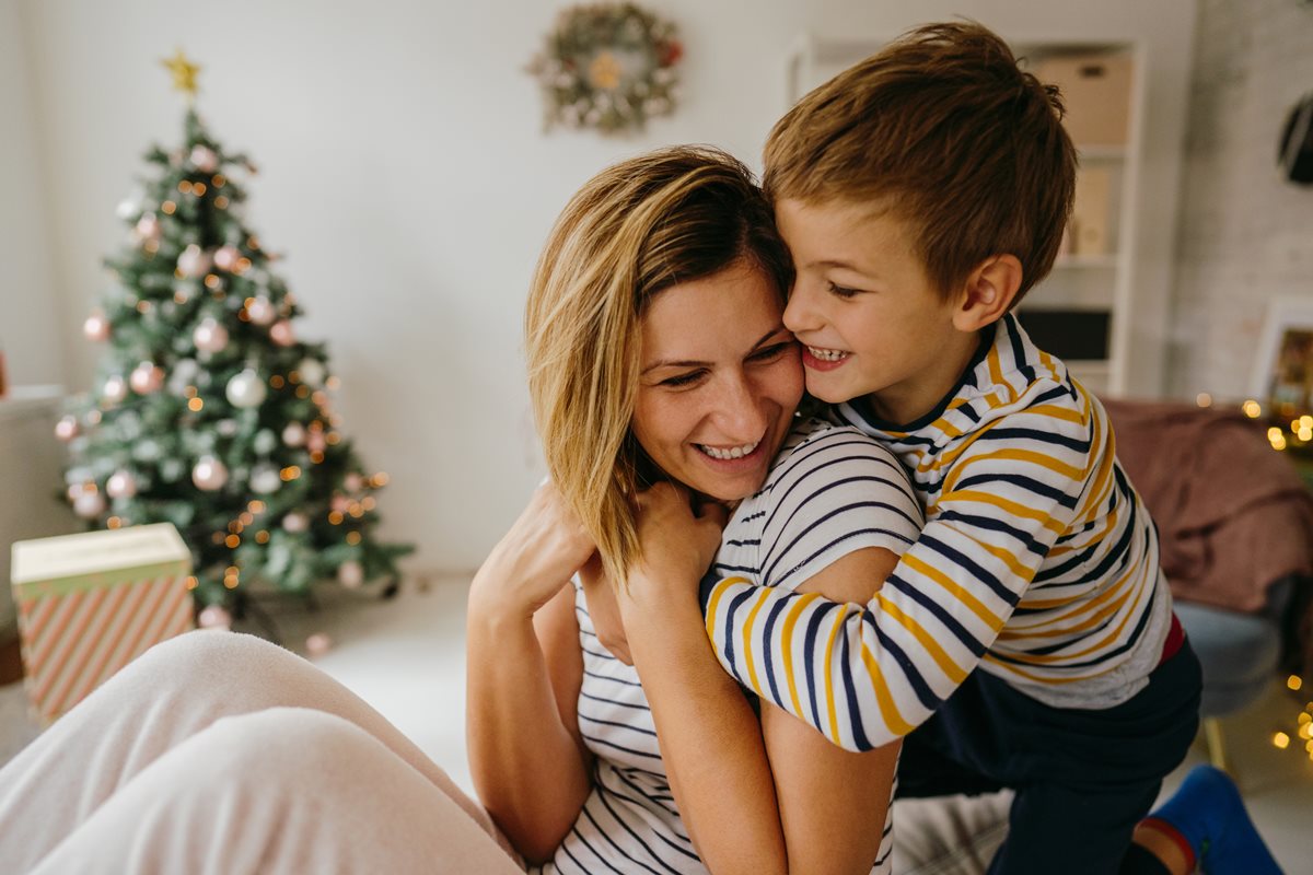 Mãe e filho no Natal