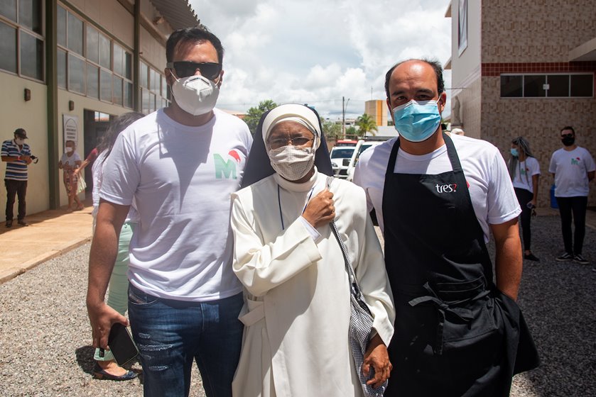 Thiago Miranda, irmã Luz Mery Suarez e o chef Marcelo Petrarca