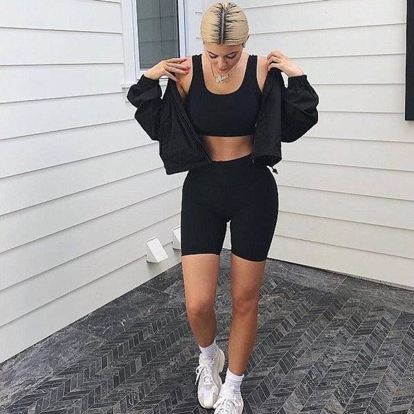 Kylie Jenner com look esportivo