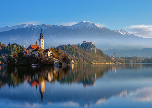 lago e montanhas