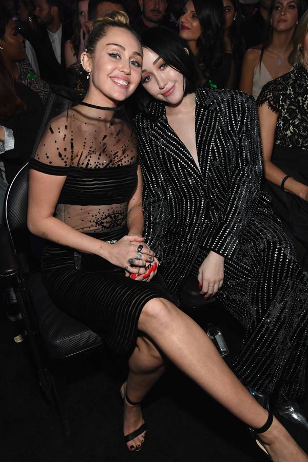 Miley Cyrus e Noah Cyrus no Grammy 2019